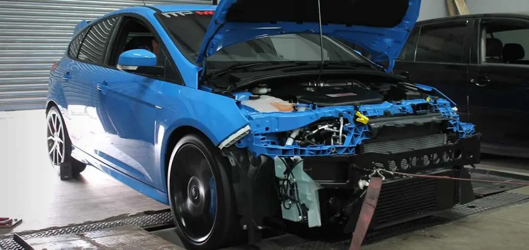 Blue Ford Focus RS on the dyno with its front bumper off