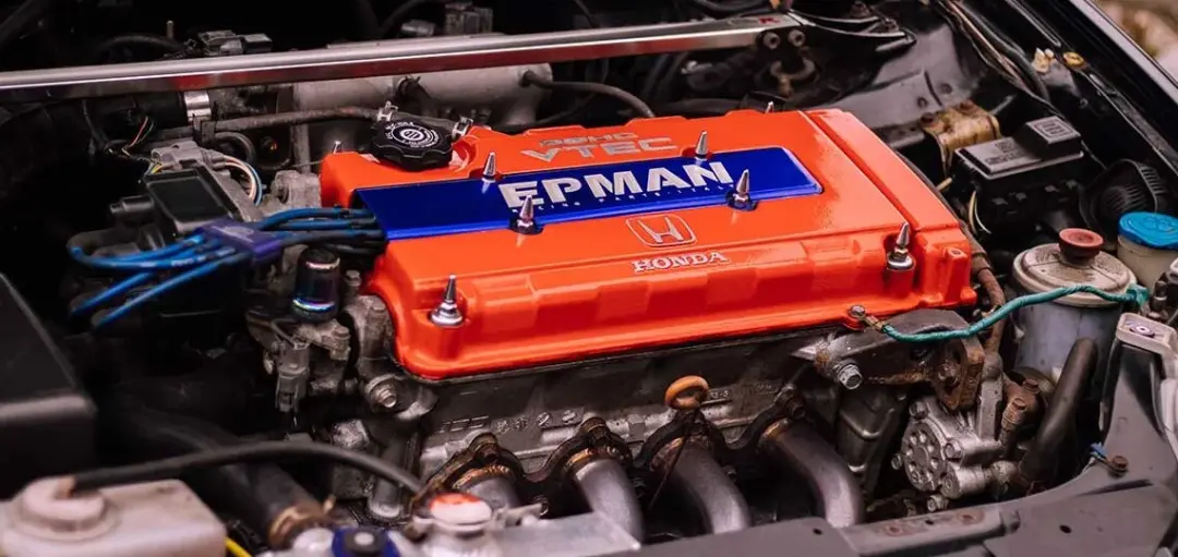 Honda engine bay with an orange cam cover